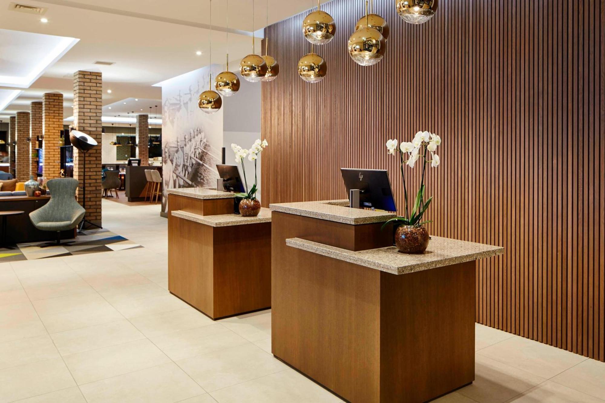 Courtyard By Marriott Oxford South Hotel 4*